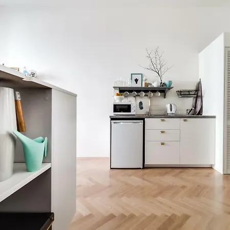 Trendy Local Apartment *