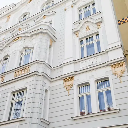 Trendy Local Apartment Prague